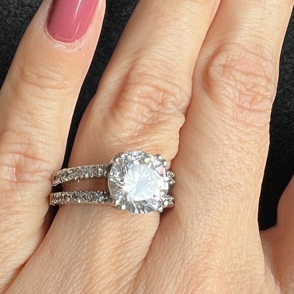 Gorgeous 3ct. QZ Double Band Sterling Silver Ring - Picture 2 of 7